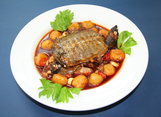 豆瓣甲魚（すっぽん料理です。宴会コースでご用意します。）