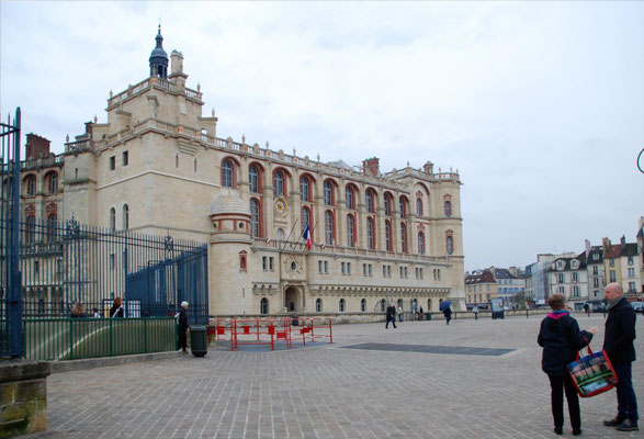 Arrivée devant le Château