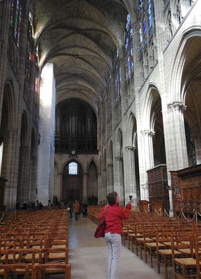 Saint-Denis, basilique, nef vue du choeur