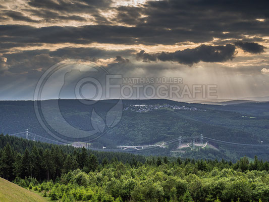 Blick auf Dunkeltalbrücke und Masserberg