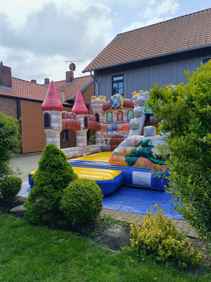 Hüpfburg Ritterburg mieten in Wolfsburg - Der Klassiker für Kinderfeste