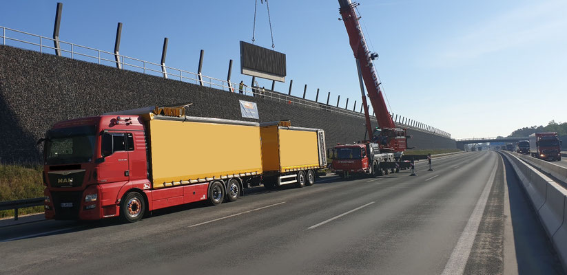 Anlieferung von Lärmschutzelementen auf der A6