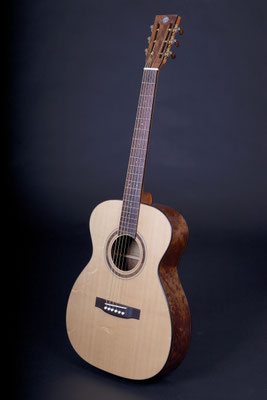 Curly Mahogany 00-Model, 2013