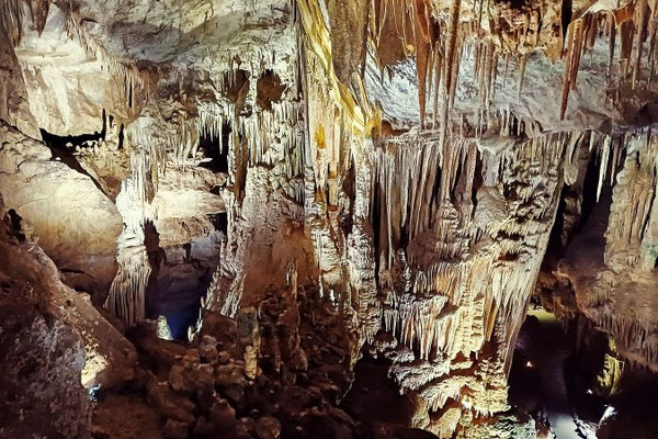 Prometheus Höhle, Kutaisi
