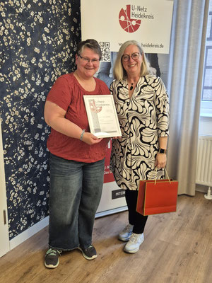 Marion Bienengräber und 1. Vorsitzende Carola Fernau