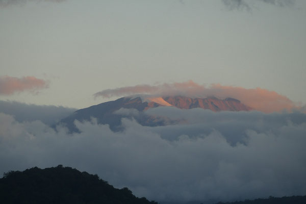 Blick auf dem Kilimandscharo von der anderen Bergseite