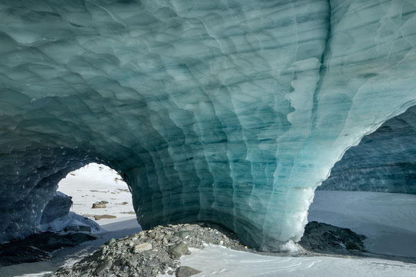 Gletscherhöhle... kalt wars   Tobilafotografie Toni Bischof, Ladir