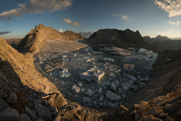 "Frische Eisberge aus der Tiefe des Sees... 25.8.2022"     Tobilafoto Toni Bischof, Ladir