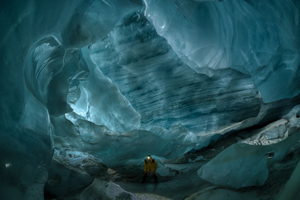 "Die Kathedrale im Gletscher" Gletschereis-Höhle Schweiz  Tobilafoto Toni Bischof Ladir