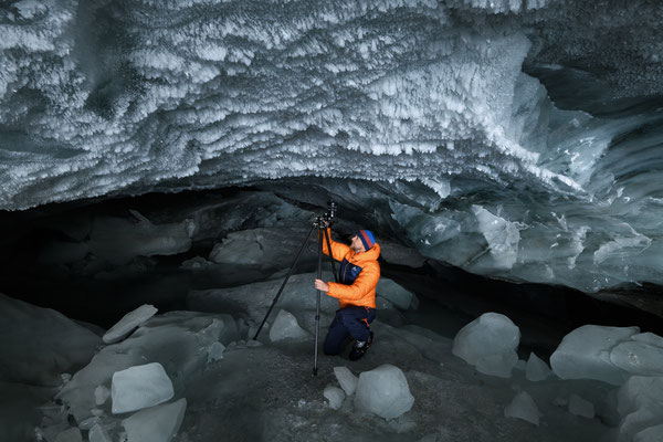 "Die Kristallgrotte im Gletscher" , 20250213-Gletscherhöhle-Wittenwasseren-DSC_4234   ,  Tobilafotografie Toni Bischof, Ladir