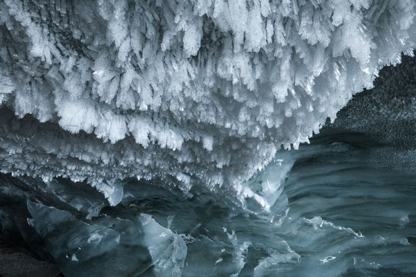 "Die Kristallgrotte im Gletscher" ,  20250213-Gletscherhöhle-Wittenwasseren-DSC_4240  ,  Tobilafotografie Toni Bischof, Ladir
