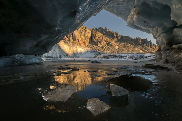 "Eishöhle im Tiefengletscher"    Tobilafotografie Toni Bischof, Ladir