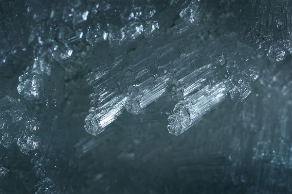 "Die Kristallgrotte im Gletscher" ,  20250214-Gletscherhöhle-Wittenwasseren-Stack-2  ,  Tobilafotografie Toni Bischof, Ladir