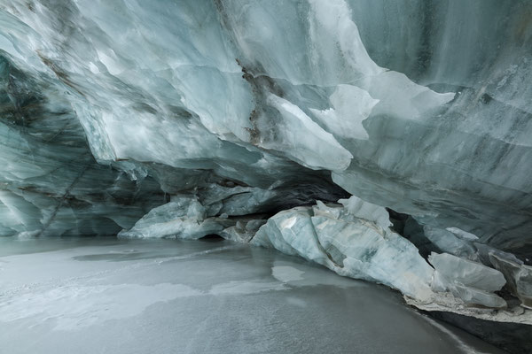 "Die Kristallgrotte im Gletscher" ,  20250213-Gletscherhöhle-Wittenwasseren-DSC_4385  ,  Tobilafotografie Toni Bischof, Ladir