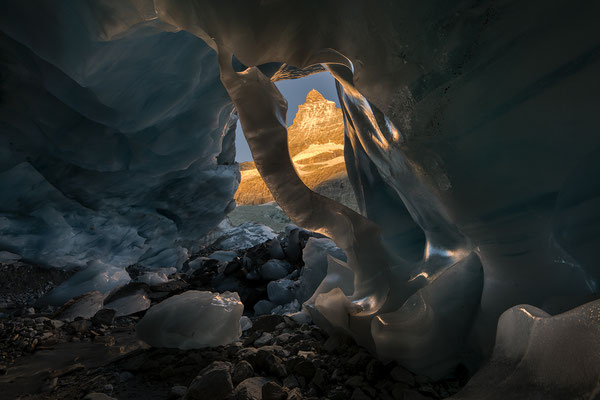 30.9.2021...  "Eisharfe mit Matterhorn" Eishöhle im Furggletscher/Schweiz  Tobilafotografie Toni Bischof, Ladir