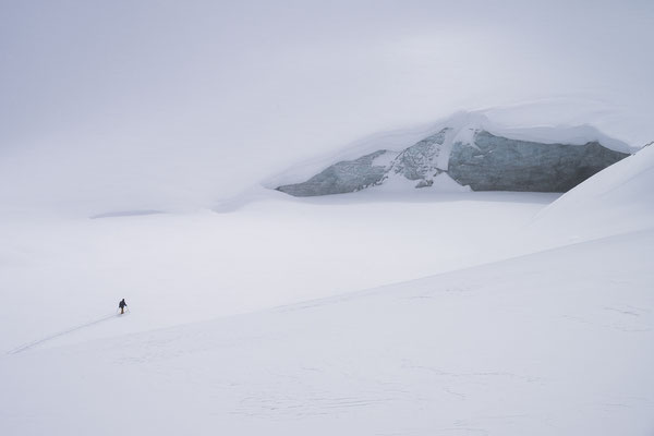 "Die Kristallgrotte im Gletscher" , Zusammenarbeit mit Tobias Ryser   ,  Tobilafotografie Toni Bischof, Ladir