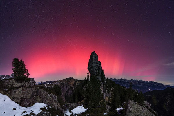  Polarlicht über der Schweiz am 12.11.2025    Tobilafoto Toni Bischof, Ladir