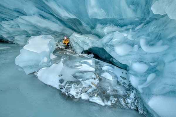"08.02.2022- Impression im Spiegelsaal..."  Gletschereis-Höhle Schweiz  Tobilafoto Toni Bischof, Ladir