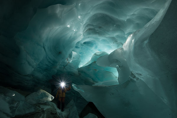"Die Höhle im Gletscher..."  Tobilafoto Toni Bischof Ladir