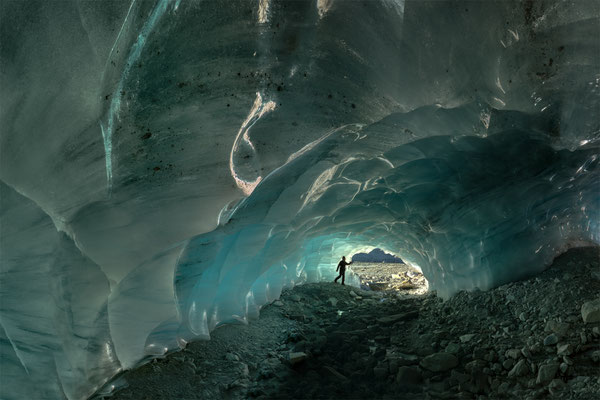 "Die Gletschereishöhle öffnet sich"    Tobilafotografie  Toni Bischof, Ladir