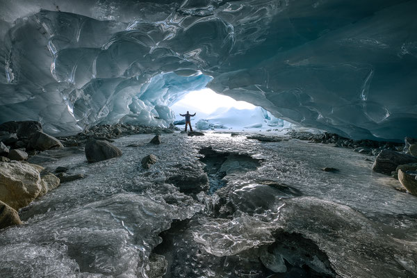 "12.11.2021-Vor der Entstehung des Spiegelsaals..."  Gletschereis-Höhle Schweiz Tobilafoto Toni Bischof, Ladir