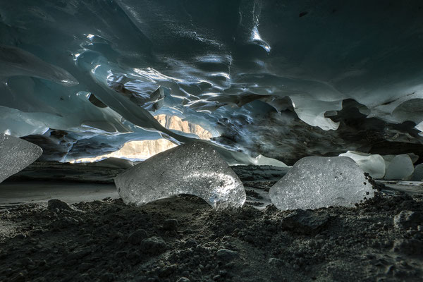 " Die grossen Eishöhlen im Tiefengletscher "  DSC4526-1-20211018-Eishöhlen-Tiefengletscher-HDR92 ,  Tobilafotografie Toni Bischof, Ladir