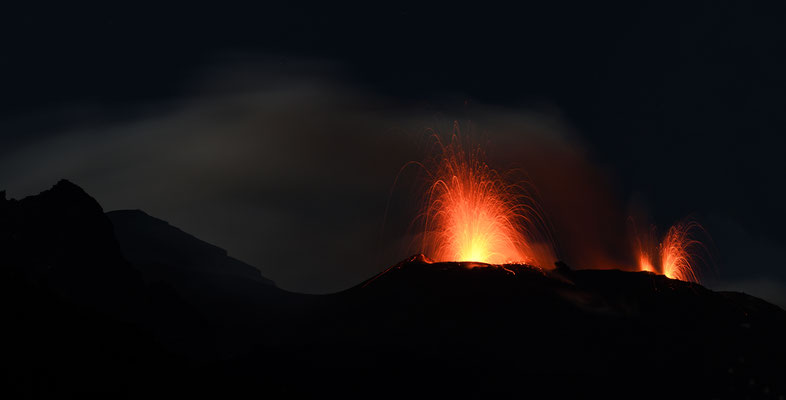 170m-Spot-Vulkaneruption Stromboli  "Tobilafotografie"  Toni Bischof Ladir