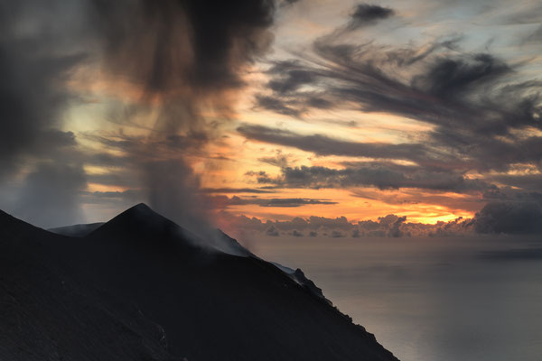 750m-Schulter-Vulkaneruption Stromboli  "Tobilafotografie"  Toni Bischof Ladir