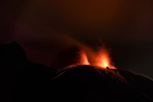 400m-Spot-Vulkaneruption Stromboli  "Tobilafotografie"  Toni Bischof Ladir