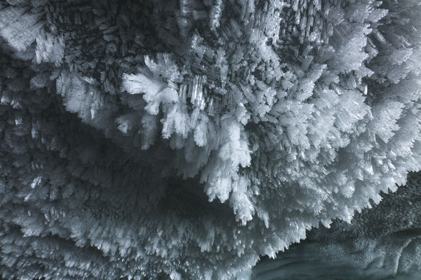 "Die Kristallgrotte im Gletscher" , 20250213-Gletscherhöhle-Wittenwasseren-DSC_4338   ,  Tobilafotografie Toni Bischof, Ladir