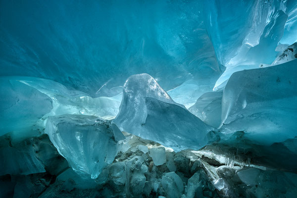 "Eishöhle im Tiefengletscher"    Tobilafotografie Toni Bischof, Ladir