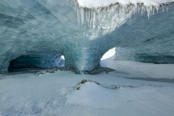 3.5.2023... "Finale und Abschied..." Eishöhle im Furggletscher/Schweiz  Tobilafotografie Toni Bischof, Ladir