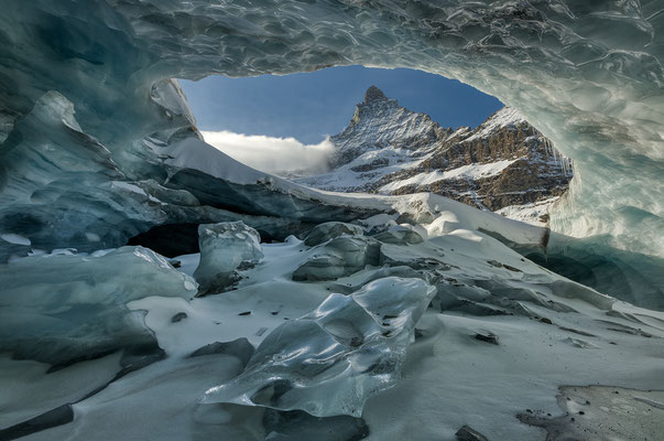 11.11.2021... "Matterhornblick aus dem Bärensaal..." Eishöhle im Furggletscher/Schweiz  Tobilafotografie Toni Bischof, Ladir