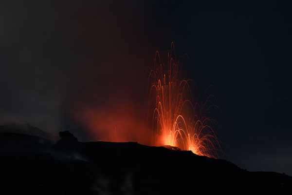 170m-Spot-Vulkaneruption Stromboli  "Tobilafotografie"  Toni Bischof Ladir