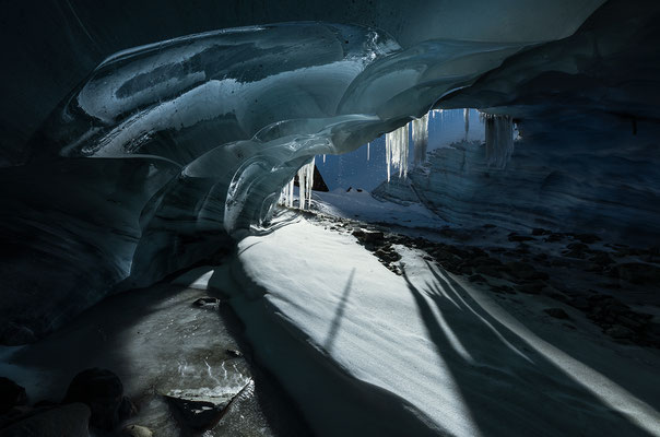 11.11.2021... "Die östliche Eingangshalle" Eishöhle im Furggletscher/Schweiz  Tobilafotografie Toni Bischof, Ladir