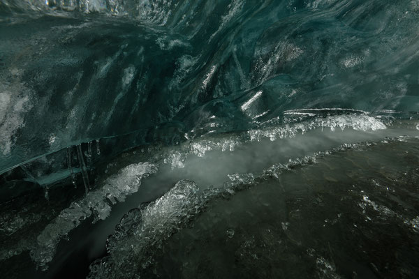 210506 Aquamarin-Halle" Gletscherhöhle Morteratsch, 20210506-Eishöhle-Morteratschgletscher_DSC5342,     Tobilafoto Toni Bischof, Ladir