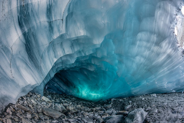 "Das Licht war mit mir" Gletschereishöhle  Schweiz      Tobilafotografie Toni Bischof, Ladir