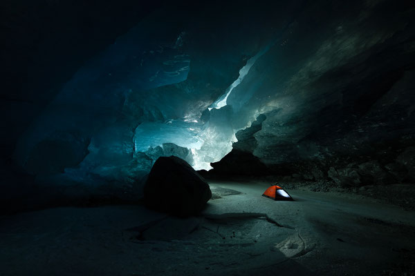 "Die gigantische Gletscherhöhle von Morteratsch"  20250226-grosse-Höhle-Nachtaufnahmen-Morteratsch_DSC4988  Tobilafotografie Toni Bischof, Ladir