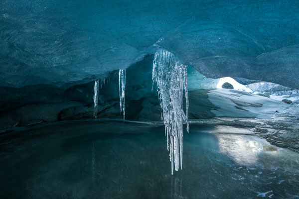 "Der Gletscherhöhlen Schmuck" 20241130-Gletscherhöhle-Morteratsch-HDR-21  Tobilafoto Toni Bischof, Ladir