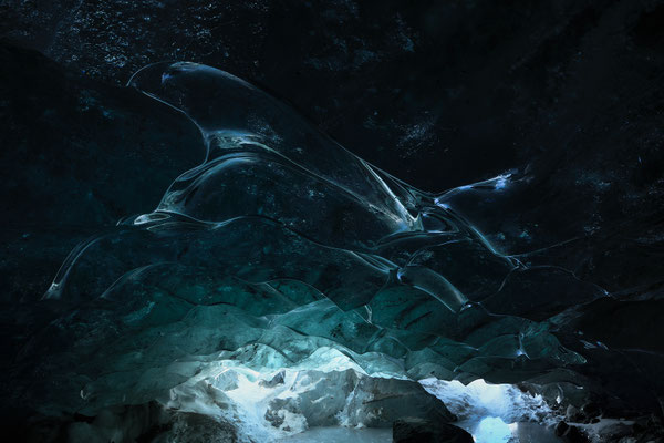 " Einschlüsse und Spiegelungen " 20250303-Kleine-Höhle-Morteratsch_DSC5542 Tobilafotografie Toni Bischof, Ladir