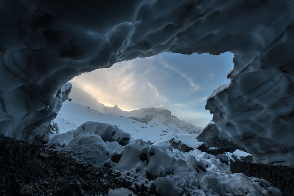 " Das Eishöhlen-Labyrinth im Griessgletscher "  20231022-Eishöhlen-Claridengletscher-HDR40 ,  Tobilafotografie  Toni Bischof, Ladir