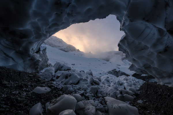 " Das Eishöhlen-Labyrinth im Griessgletscher "  20231022-Eishöhlen-Claridengletscher-HDR47 , Tobilafotografie  Toni Bischof, Ladir