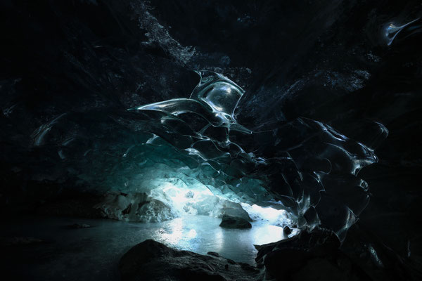 " Einschlüsse und Spiegelungen " 20250303-Kleine-Höhle-Morteratsch_DSC5495 Tobilafotografie Toni Bischof, Ladir