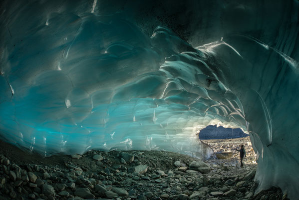 "Das Licht war mit mir" Gletschereishöhle     Tobilafotografie Toni Bischof, Ladir
