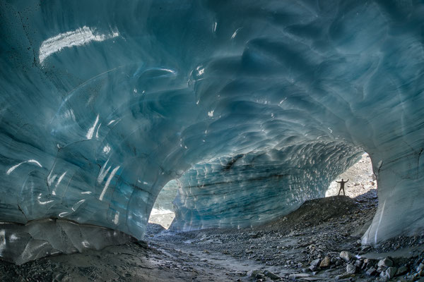 "Das Licht war mit mir" Gletschereishöhle   Schweiz     Tobilafotografie Toni Bischof, Ladir
