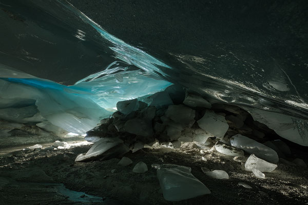 "Eishöhle im Tiefengletscher"    Tobilafotografie Toni Bischof, Ladir