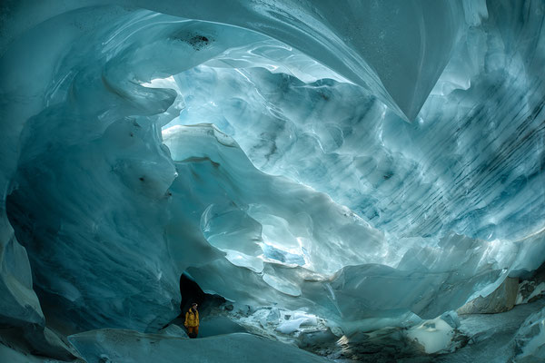 "Die Kathedrale im Gletscher" Gletschereis-Höhle Schweiz Tobilafoto Toni Bischof Ladir