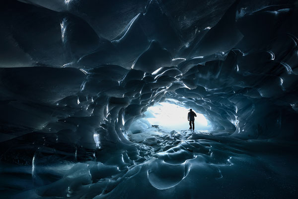 "Der Wellengang..."  Gletschereis-Höhle Schweiz  Tobilafoto Toni Bischof Ladir
