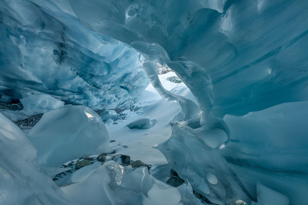 11.11.2021... "Im Eisharfensaal..." Eishöhle im Furggletscher/Schweiz  Tobilafotografie Toni Bischof, Ladir