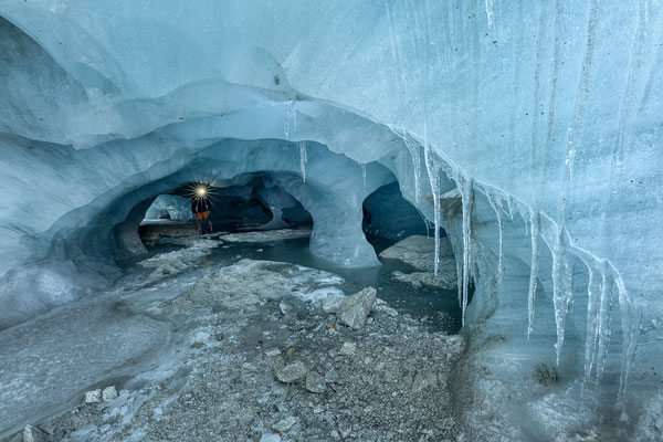 Gletschereishöhle "Klein aber fein..."   Tobilafoto  Toni Bischof Ladir